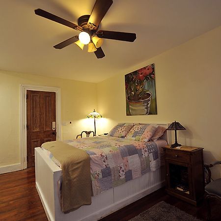 Hall House Hotel Dahlonega Exterior photo